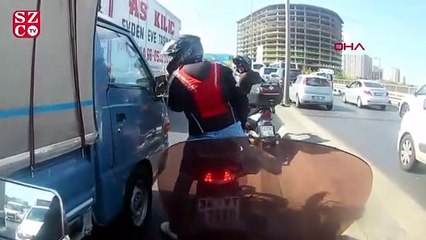 D-100’de motosiklet sürücüsü kamyonetin aynasını kırdı