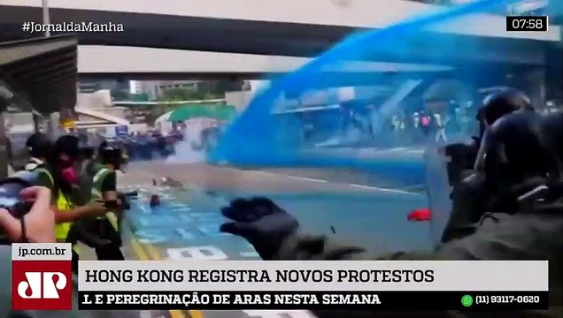 Manifestantes voltam a entrar em confronto com a polícia em Hong Kong