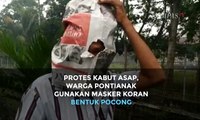 Protes Kabut Asap, Warga Pontianak Gunakan Masker Koran Bentuk Pocong