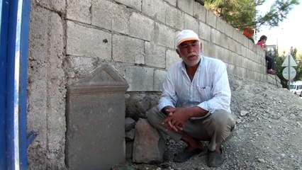 Tarihi Mezar Taşından Duvar Yaptı, Tesadüfen Fark Edildi