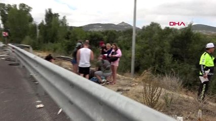 Konya lastiği patlayan tur otobüsü, dereye uçtu 3 yaralı