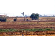 Ortak devriyedeki helikopterleri gören PKK'lı teröristlerde büyük panik! Hendek kazmayı durdurdular