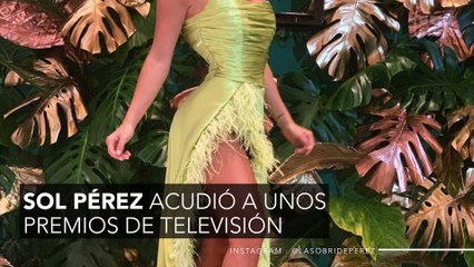Un presentador destapa a la chica del clima más sexy de Argentina y enseña sus partes bajas