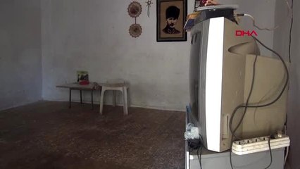 Antalya yılanların evine yuva yaptığı anne, korkudan 3 çocuğuyla dışarıda yaşıyor