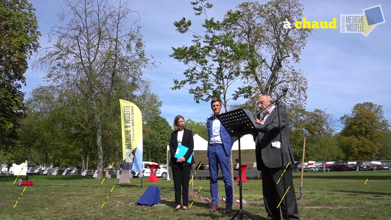 [A CHAUD] - Plantation d’un « pacanier du centenaire » dans le parc du château de Lunéville
