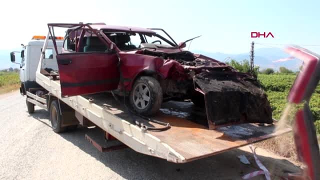 Otomobil ile yolcu minibüsü çarpıştı 10 yaralı