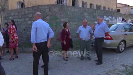 Maturantët e '77 ritakohen pas 42 vitesh, përballen me shkollën veterinare të rrënuar