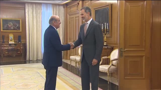 Rivera lanza una propuesta para investir a Sánchez cuando el rey arranca los contactos