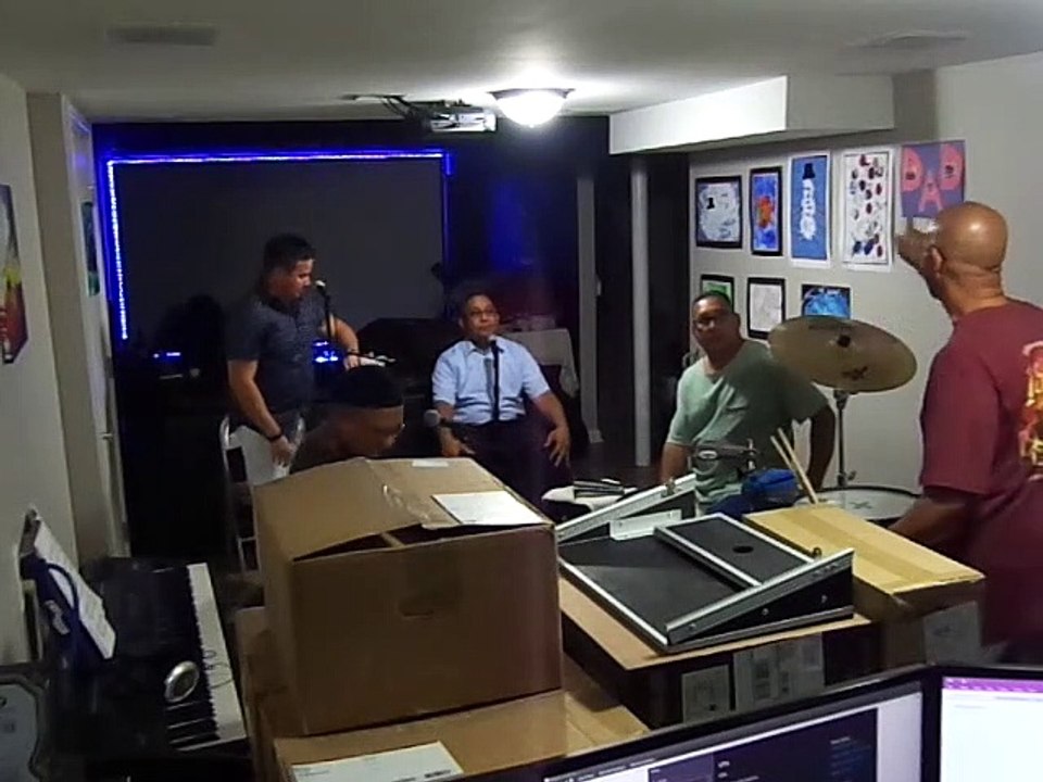 Ensayo "No me acostumbro" de Ray Ruiz