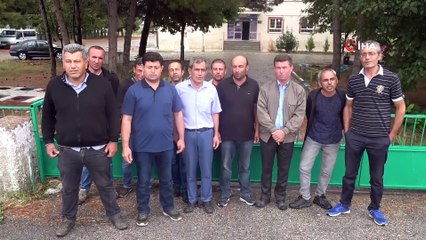Öğrenci ve veliler sürekli öğretmen değişikliğini protesto etti