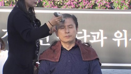 한국당 황교안, 조국 장관 사퇴 촉구 삭발 / YTN