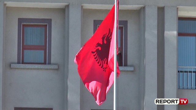 Meta publikon raportin 55 faqësh për Komisionin e Venecias merr në mbrojtje opozitën!