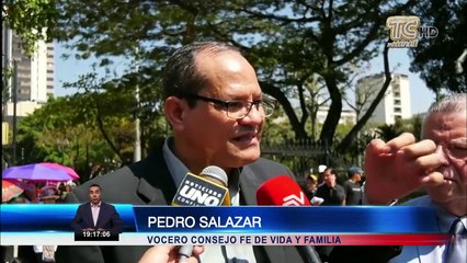 Grupos religiosos realizaron marcha de los ataúdes blancos