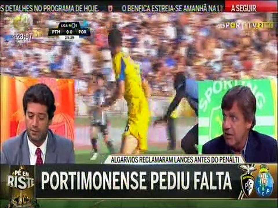 ANDRE VENTURA PEGA SE COM ANIBAL PINTO DEVIDO AOS LANCES DO PORTIMONENSE X FC PORTO
