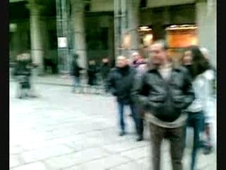 Sposa in mutande per protesta