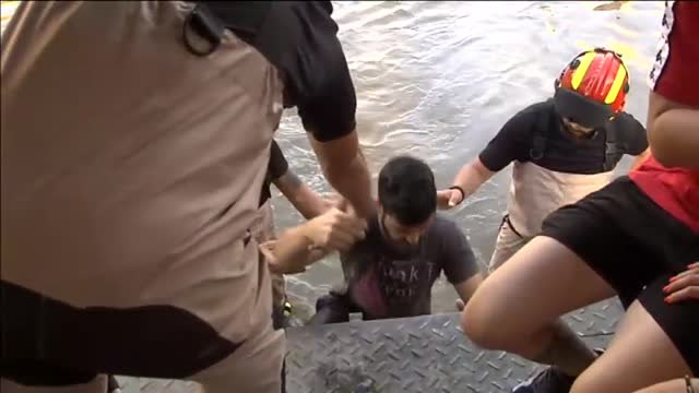 Alicante se recupera con dificultades de las devastadoras riadas