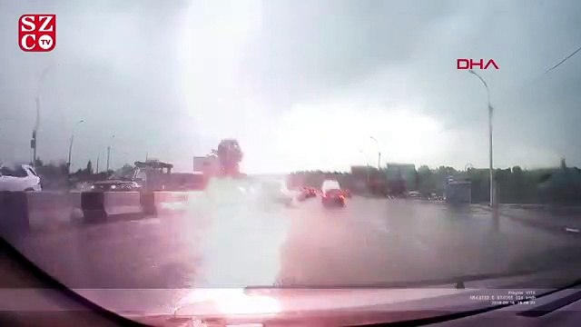 Rusya'da bir cipe yıldırım düştü