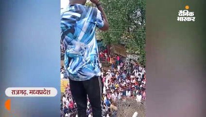 अखाड़े में स्टंट दिखाना पड़ा भारी, रीढ़ की हड्डी में हुआ फैक्चर; देखें घटना का वीडियो