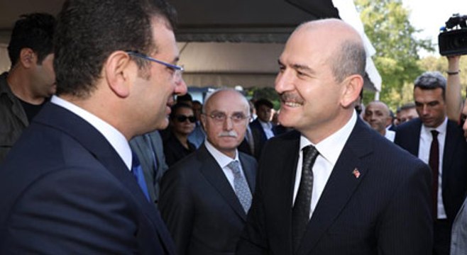 Bizimkisi bir pejmürdelik hikayesi siyah beyaz film gibi biraz