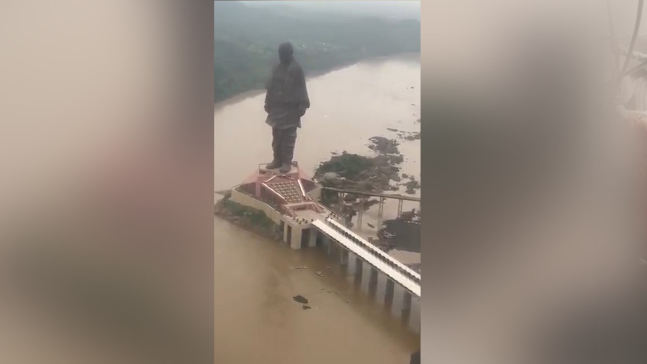 गुजरात पहुंचे पीएम मोदी ने हेलिकॉप्टर से बनाया स्टेच्यू ऑफ यूनिटी का Video