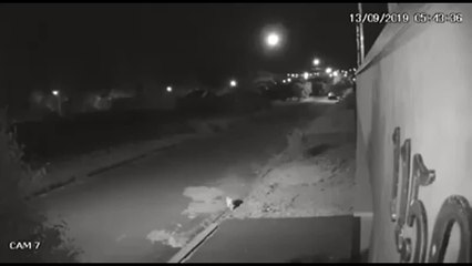 Meteoro ilumina o céu no noroeste do Paraná