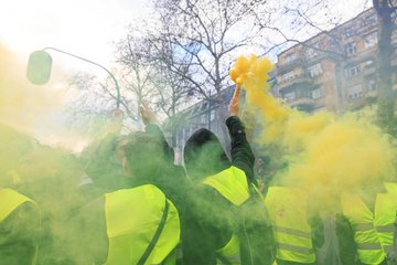 Des Gilets jaunes réclament «un gel immédiat» des prix des carburants