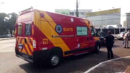 Mulher de 50 anos é atropelada por carro no Centro de Cascavel