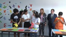 La Reina conoce los proyectos educativos de dos centros escolares