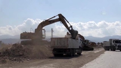 Samandağ sahil şeridinde kaçak yapılara yıkım