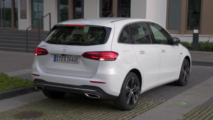 Mercedes-Benz B 250 e in Digital white Charging demo