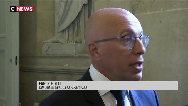 Immigration : Emmanuel Macron durcit le ton