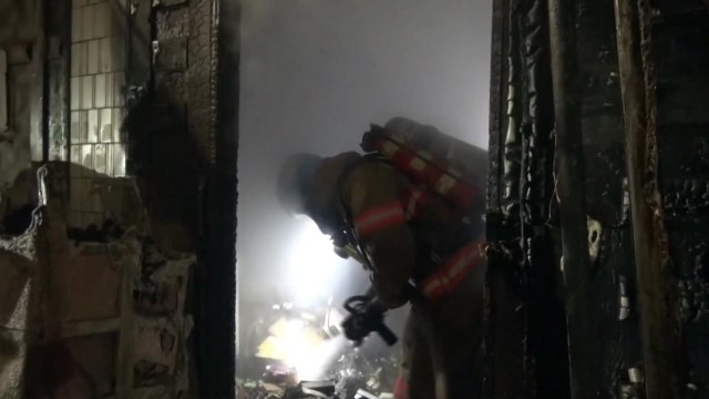 재개발지역 상가 건물에서 불...50대 남성 2도 화상 / YTN