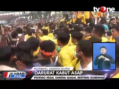 Protes Kabut Asap, Ribuan Mahasiswa Datangi Kantor Gubernur