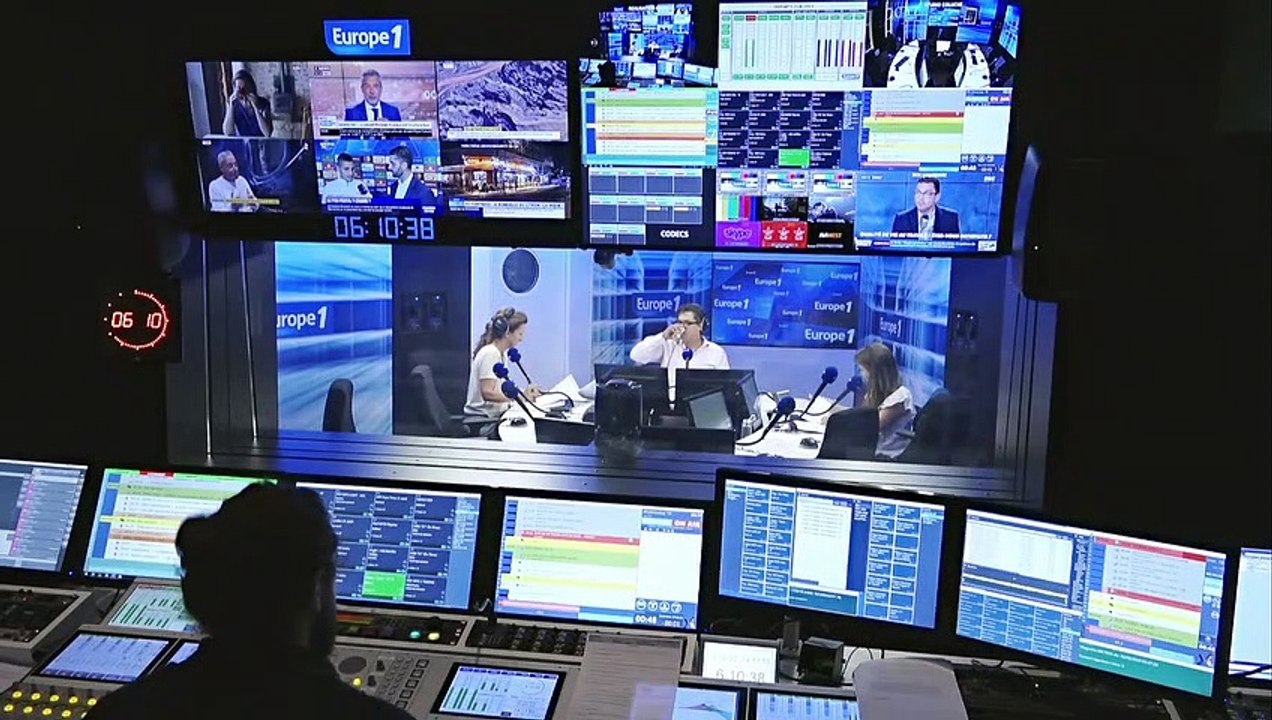 INFO EUROPE 1 - Emmanuel Macron donne son feu v...