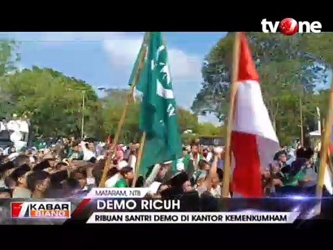 Protes Keputusan Menkumham, Ribuan Santri di NTB Unjuk Rasa