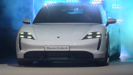 Porsche präsentiert auf der IAA in Frankfurt den neuen Taycan