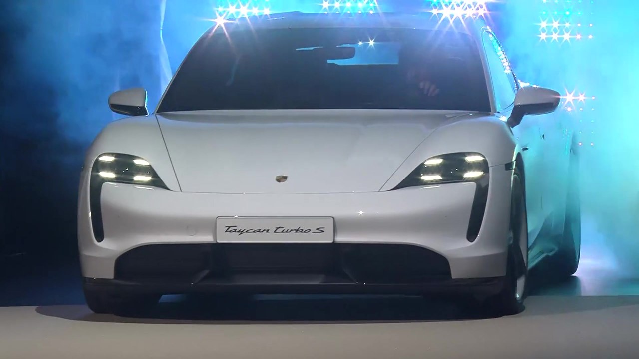 Porsche präsentiert auf der IAA in Frankfurt den neuen Taycan