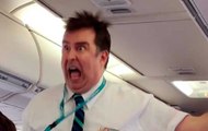 El azafato más cachondo del mundo y sus acadabrantes instrucciones a los pasajeros del avión