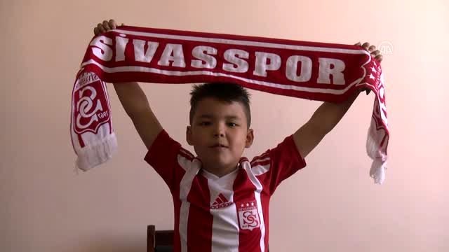 Afganistanlı minik Eyüp Sivasspor maçını tribünden izlemek istiyor