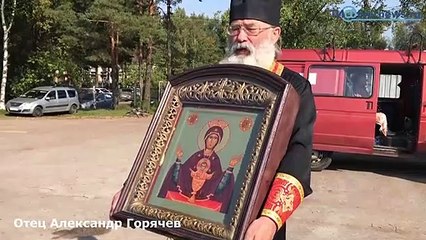 WTF ! Pour lutter contre l'alcoolisme et la fornication, des prêtres russes déversent de l'eau bénite depuis un avion !