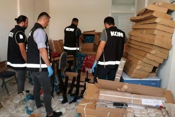 İnternetten sattıkları tüfekleri, otomotiv parçası olarak kargolayan şebekeye polis baskını