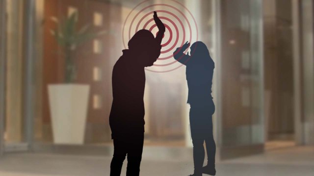 [단독] '시끄럽다'며 韓 여고생 폭행한 日 여성... 잘못 빌어! 강요까지 / YTN