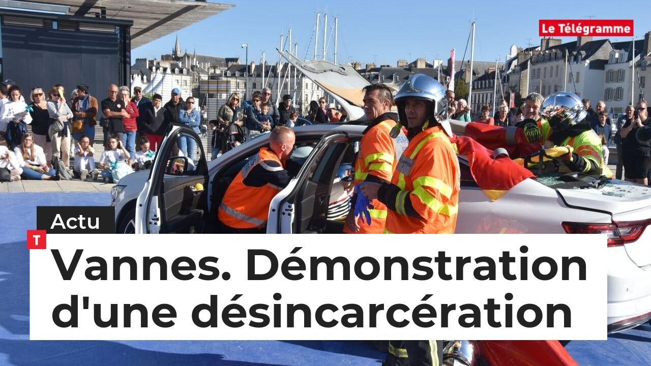 Vannes. Démonstration d'une désincarcération par les pompiers de Vannes