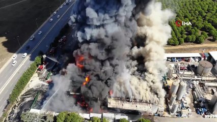 Tuzla'da polyester fabrikasındaki yangın havadan görüntülendi
