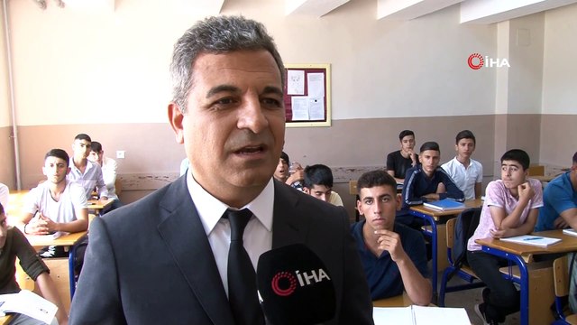 Eğitimde bir ilk: Milli eğitim müdürü sınıfta ders verdi