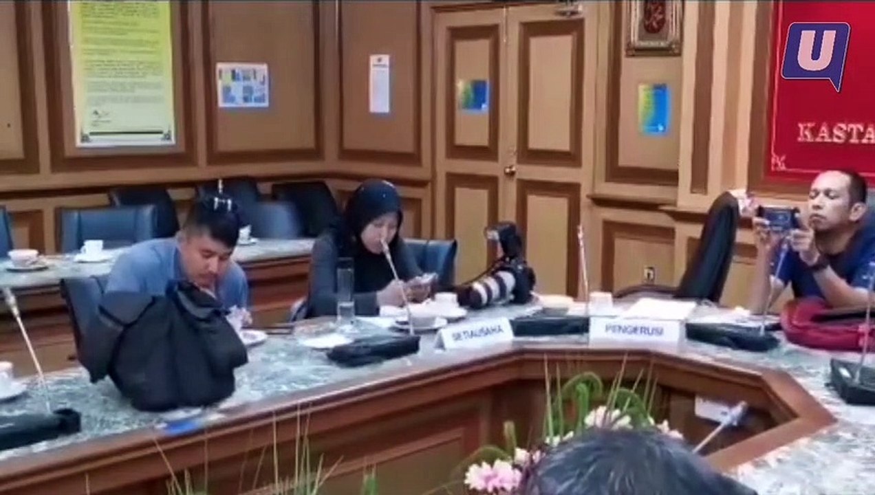Rokok, mercun, ayam beku hampir RM1 juta dirampas