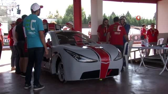 Üniversite öğrencilerinin tasarladığı elektrikli araçlar, Teknofest'te kıyasıya yarıştı