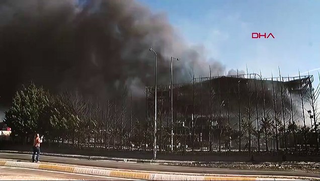 Tuzla'daki yangının sıçraması nedeniyle alev alan itfaiye aracındaki yangın dolaysıyla 3 itfaiye eri yaralandı