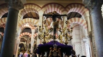 Pasos de Semana Santa en la Mezquita de Córdoba