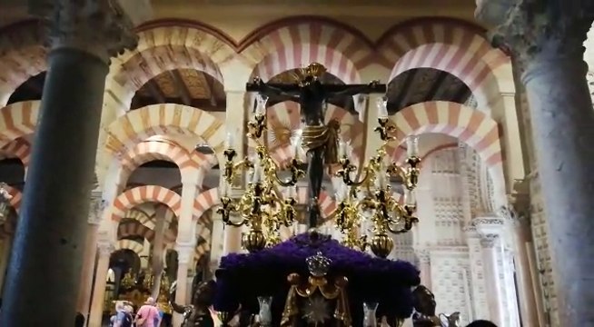 Pasos de Semana Santa en la Mezquita de Córdoba